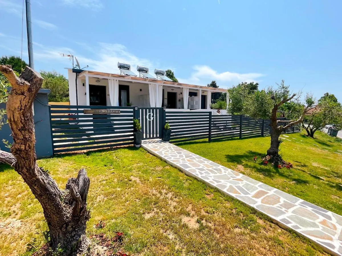 Gardy Rooms Nea Kallikrateia Kır Evi
