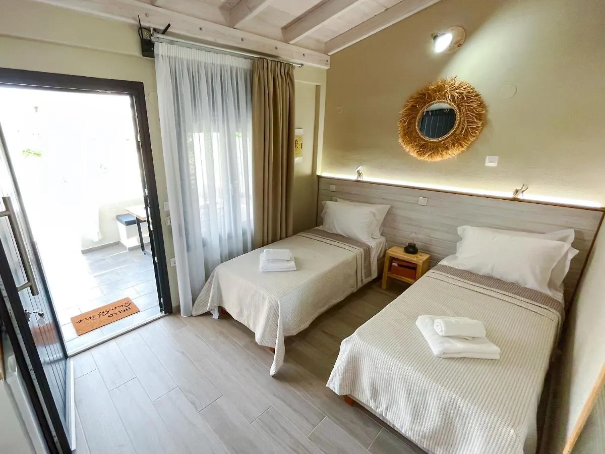 Kır Evi Gardy Rooms Nea Kallikrateia