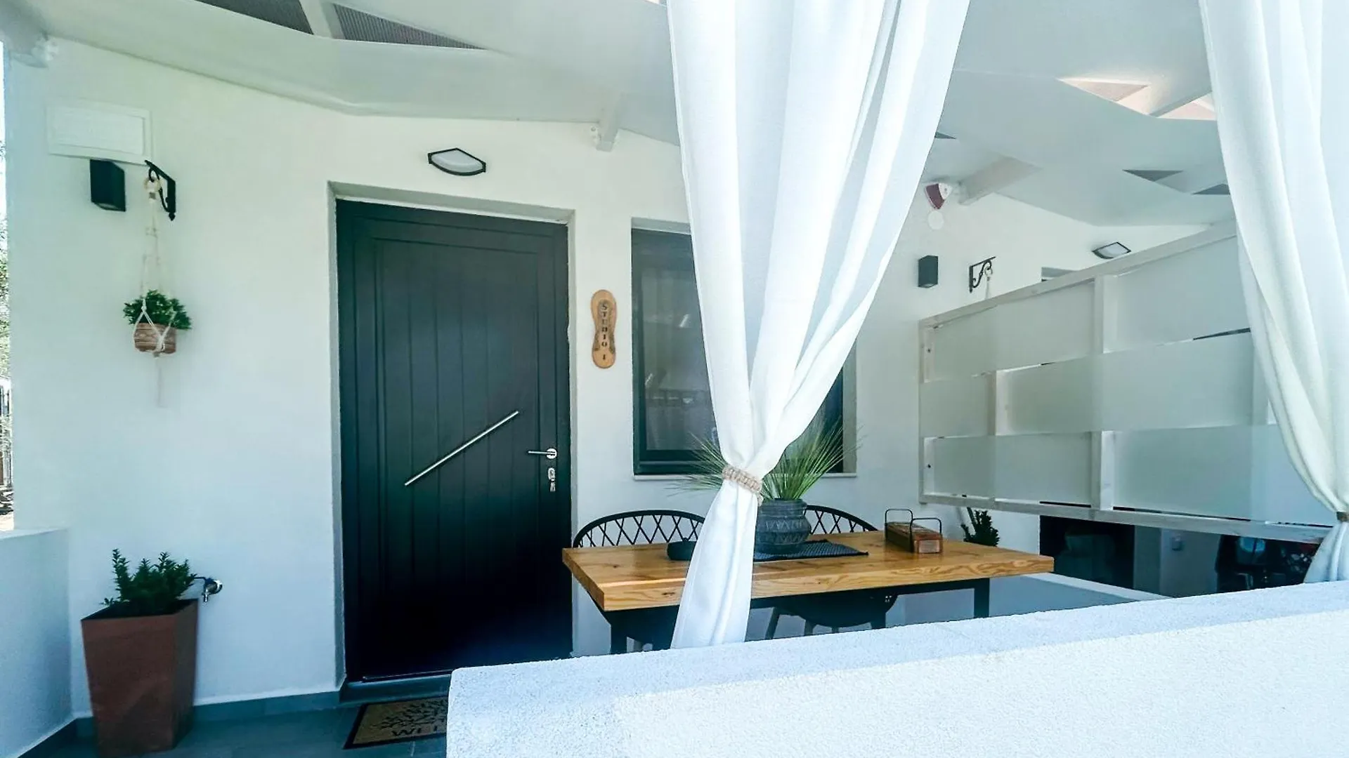 Gardy Rooms Nea Kallikrateia